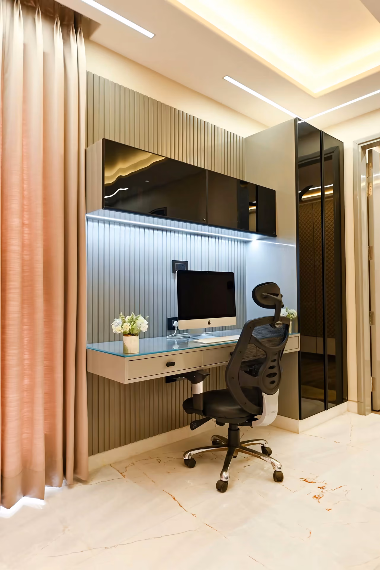 Breakout and discussion zone design at Hannu corporate office by Ninth Corner