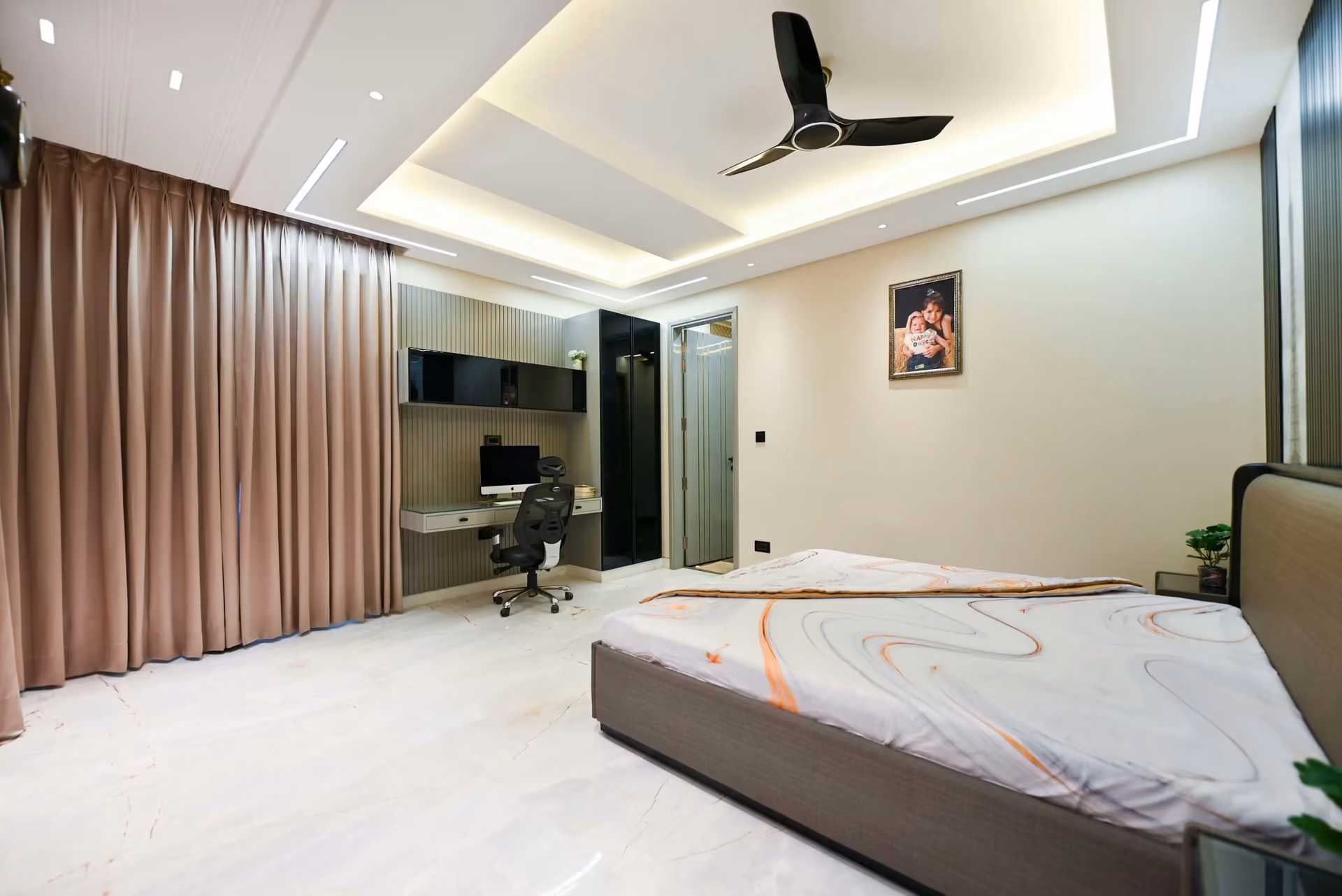 Open workstation area design at Hannu corporate office by Ninth Corner
