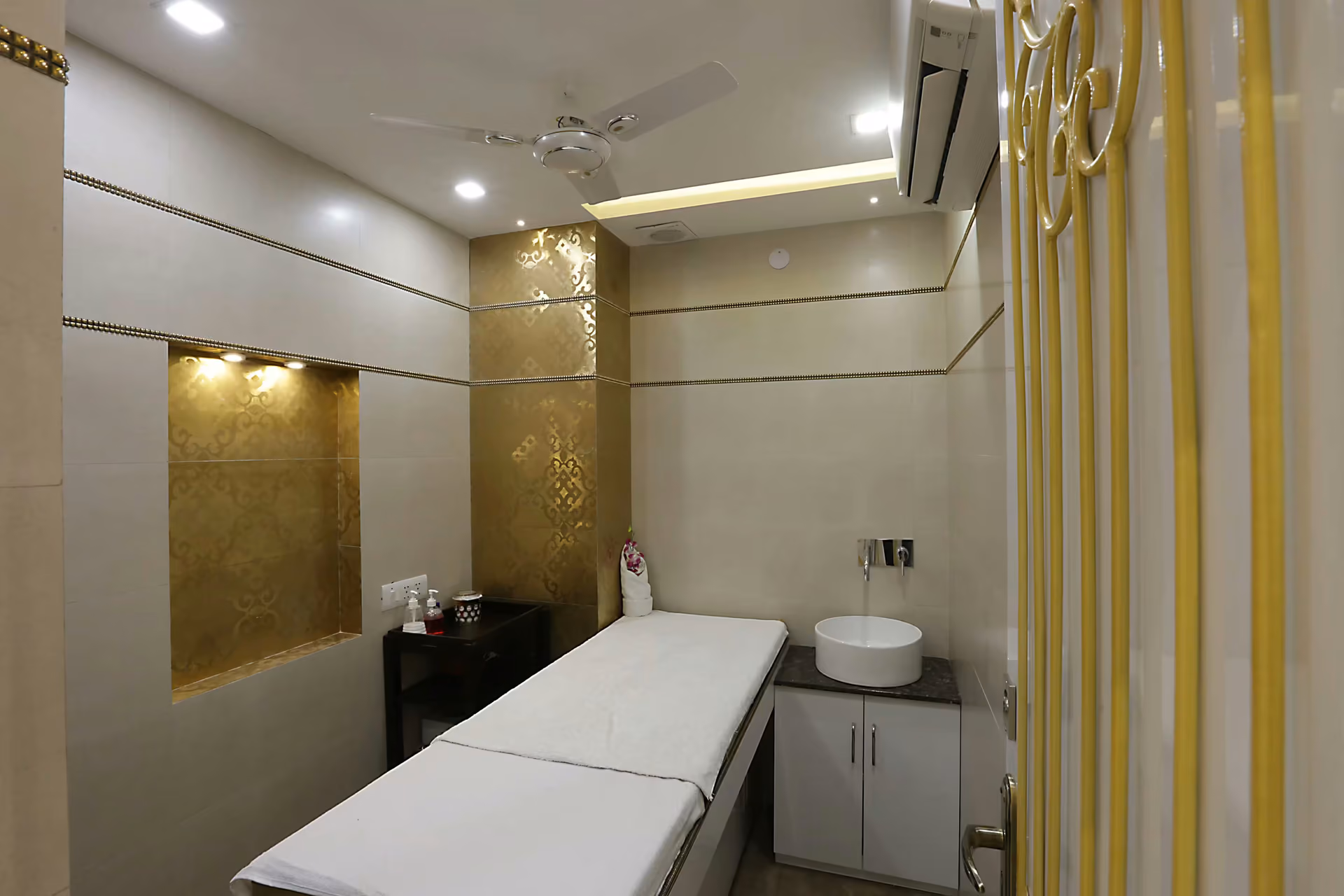 Elegant salon reception interior at Star Salon by Ninth Corner